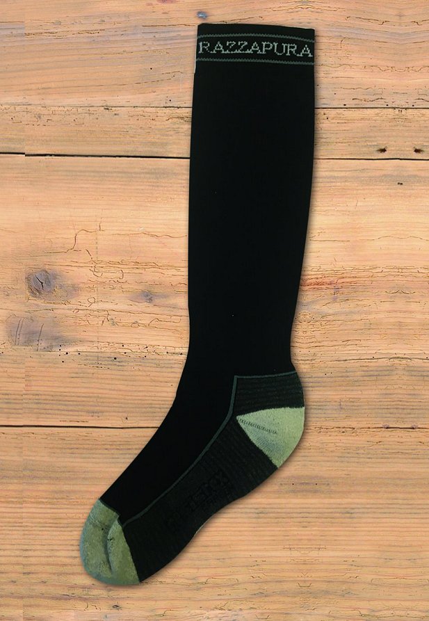 Calzino nero lungo in microfibra, con piede in carbonio.