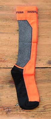 Arancio fluo e grigio. 